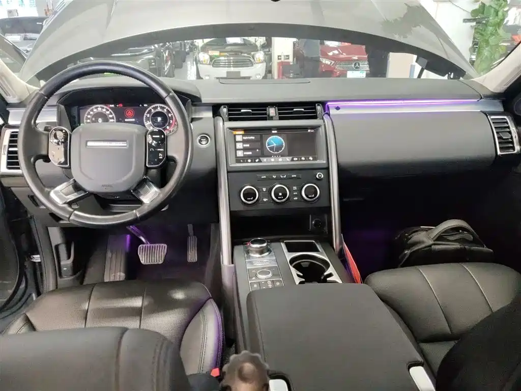 Land Rover Discovery 2020 2.0T SE фото 7