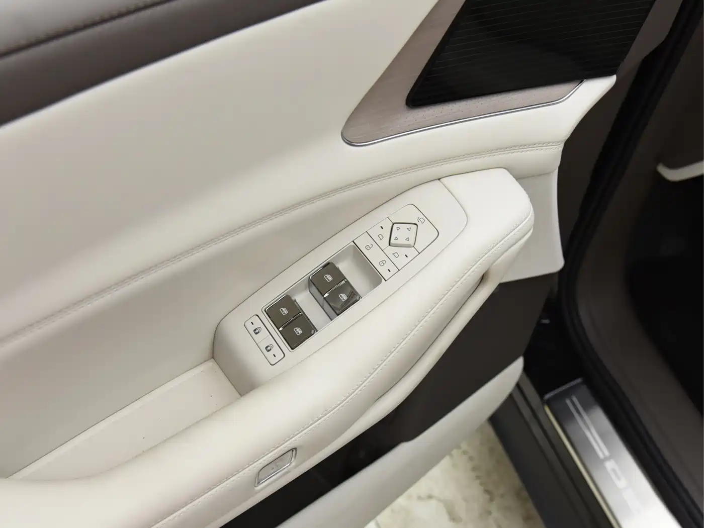 Denza N8L 2026 Model Prestige Edition фото 52