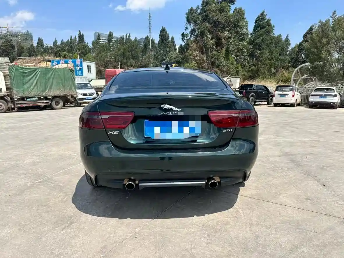 JAGUAR XE