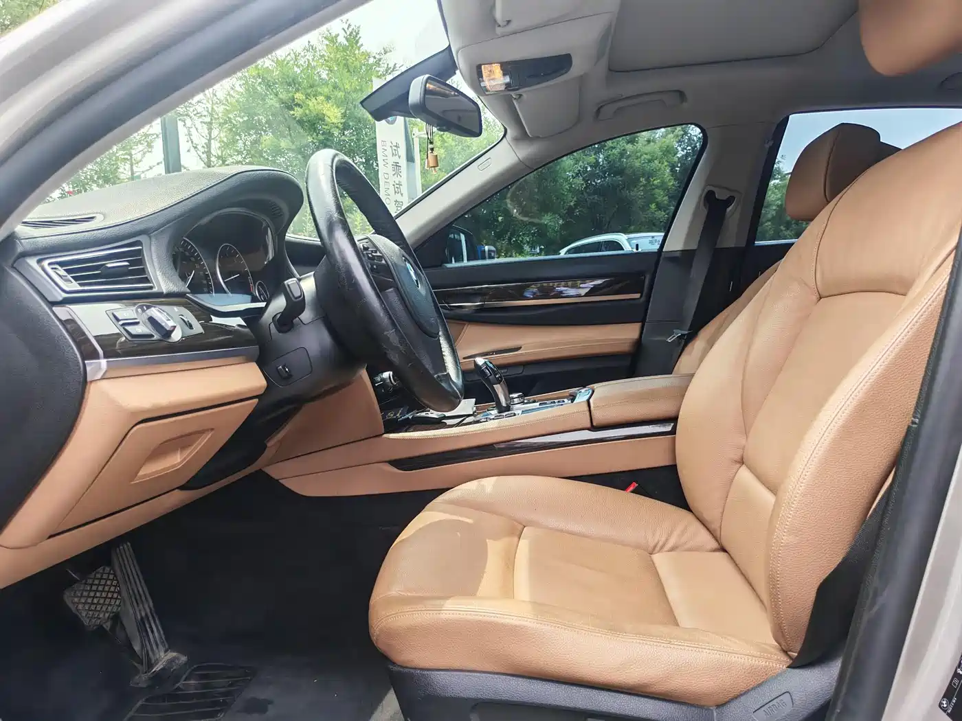 Фото 13 - BMW 7 Series