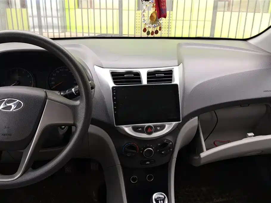 Hyundai Verna 2016 1.4L Manual Fashion GS фото 13