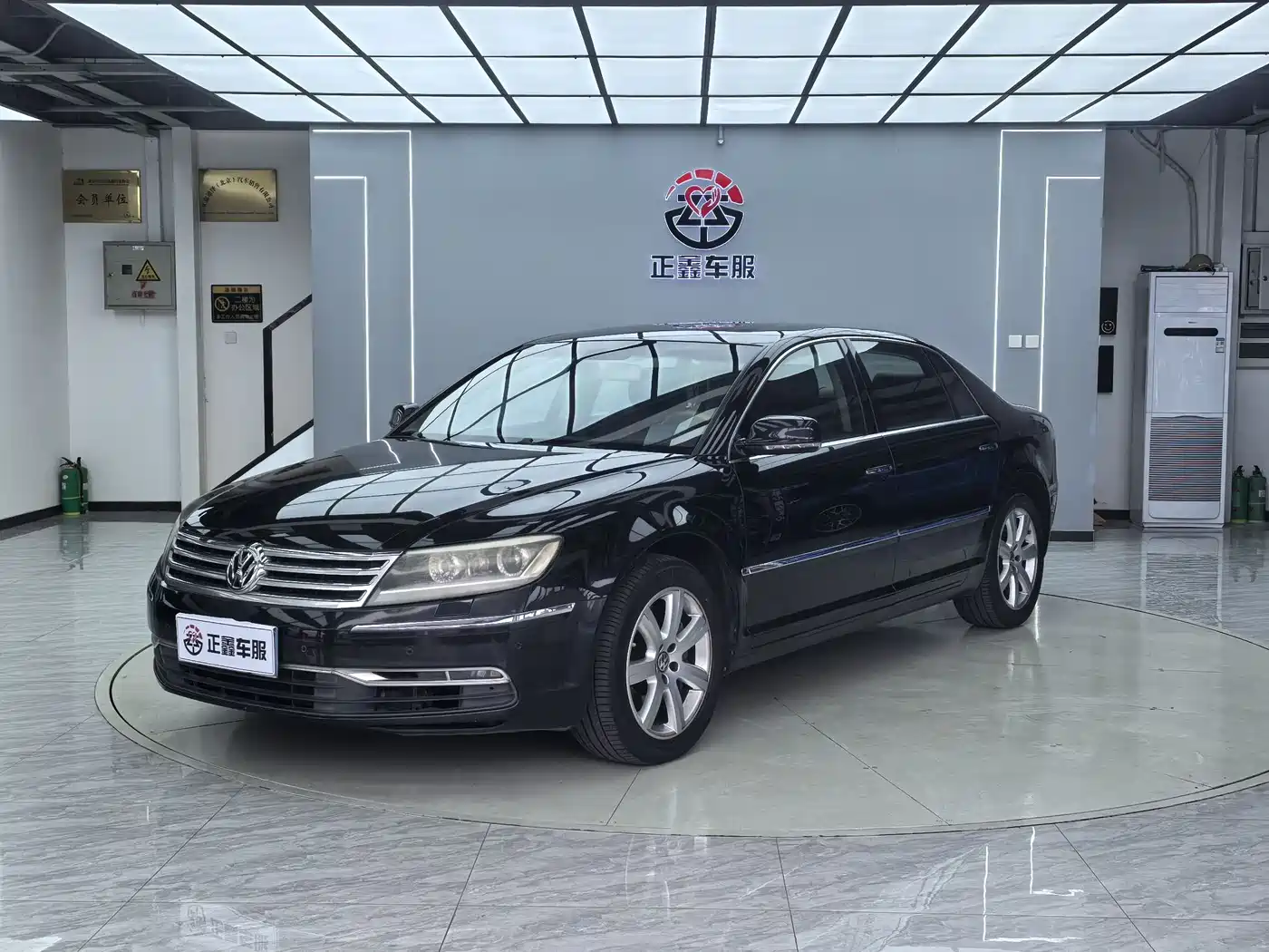 Volkswagen Phaeton 2011 3.6L V6 5-Seater Extended Comfort