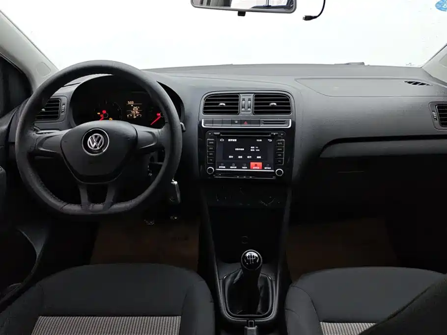 Volkswagen Polo 2014 1.4L Manual Trend Edition фото 12