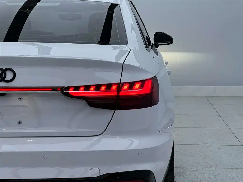 Audi A4L 2022 40 TFSI Luxury Dynamic фото 12