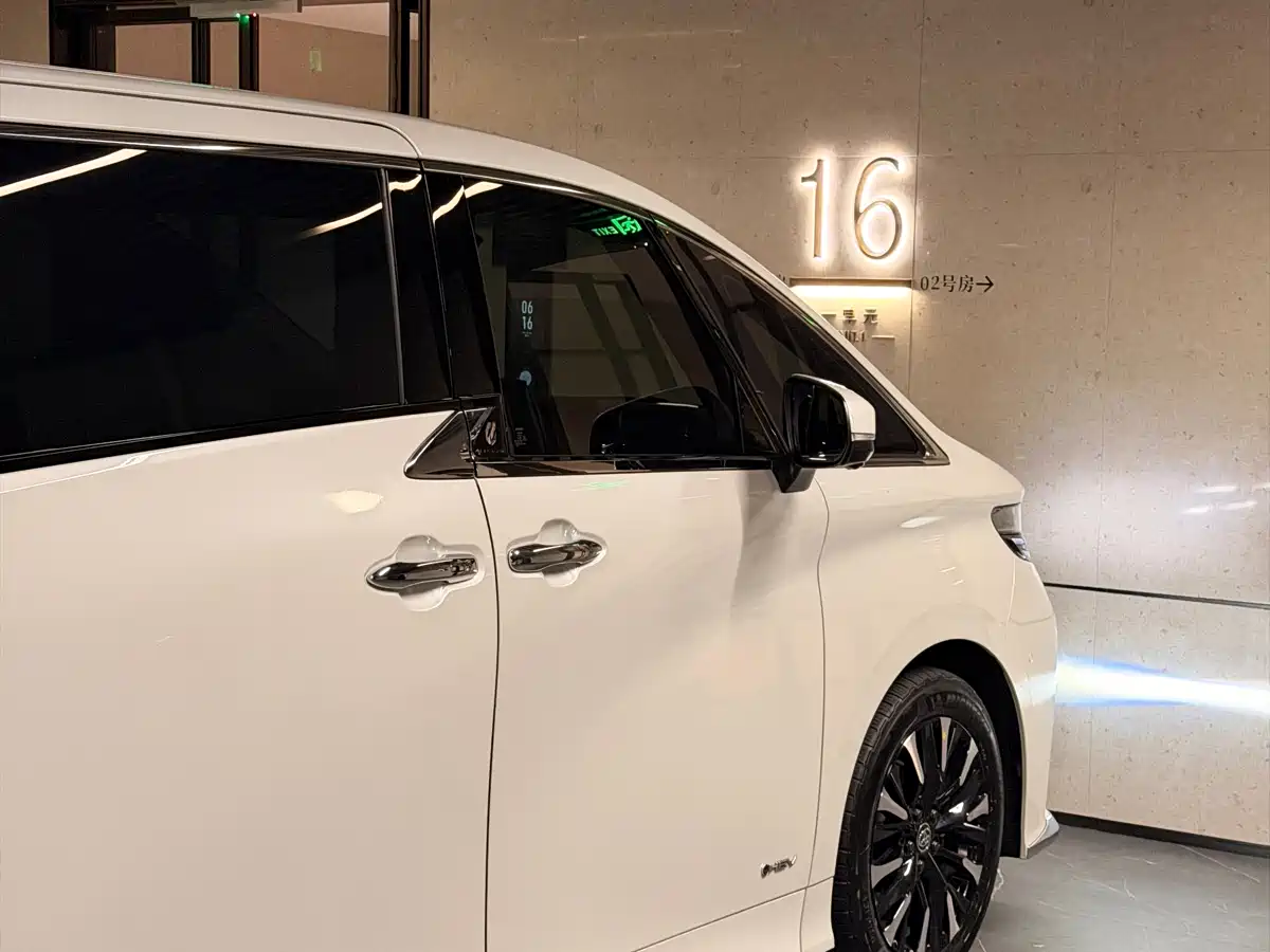 Toyota Alphard 2024 Hybrid 2.5L Ultimate Enjoyment Edition фото 17