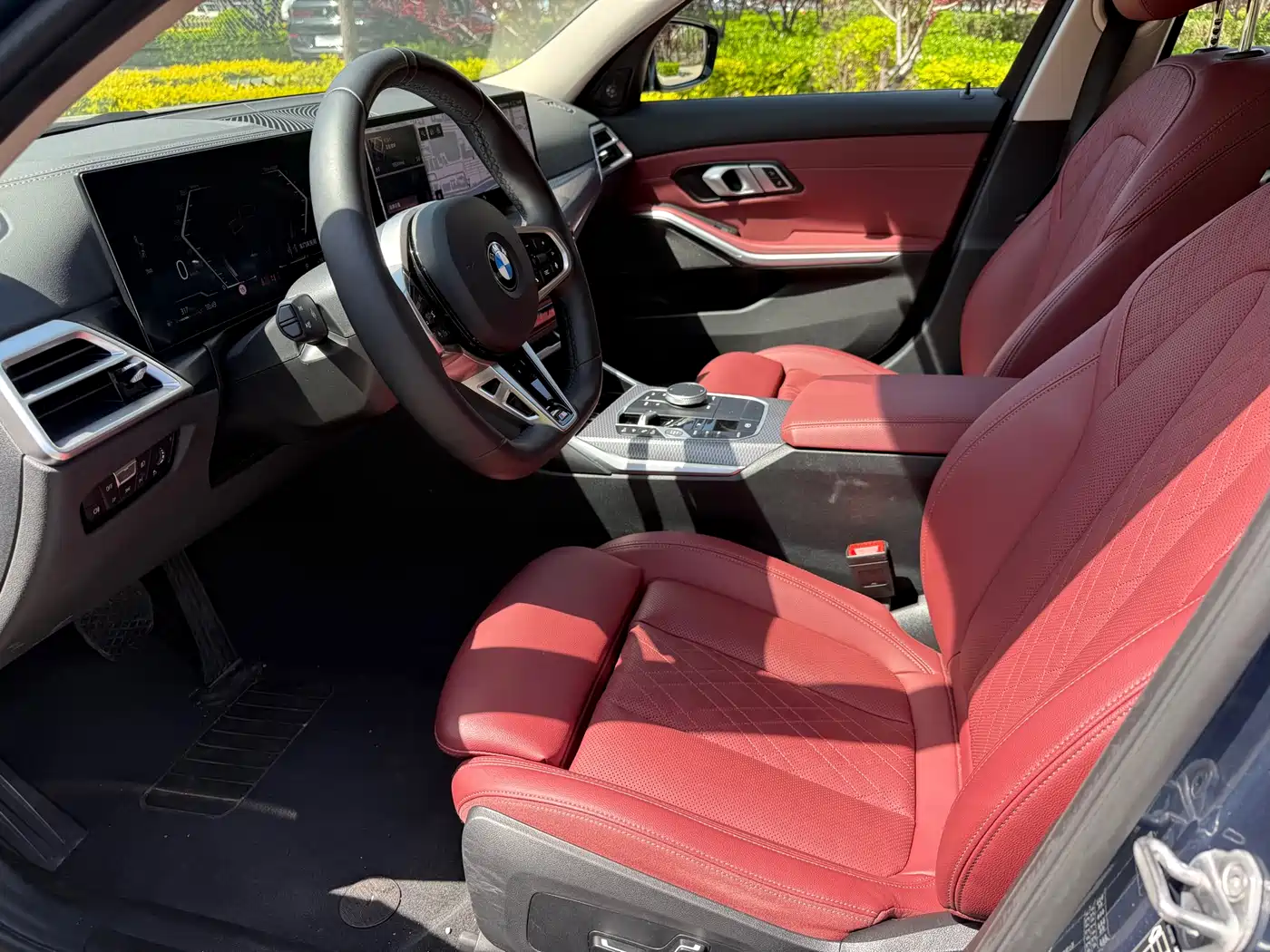 BMW 3 Series 2024 330Li M Sport Shadowline Package фото 9