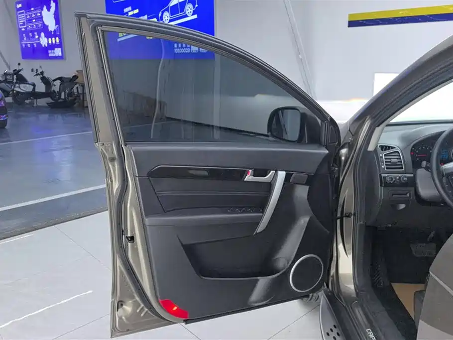 Chevrolet Captiva 2015 2.4L AWD Flagship 7-Seater фото 7