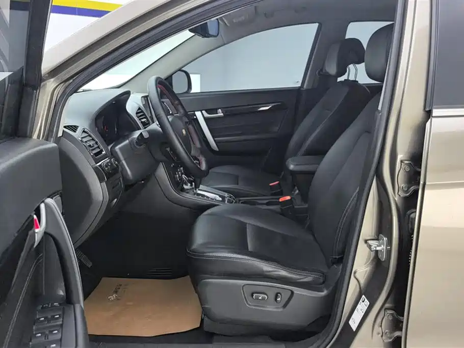 Chevrolet Captiva 2015 2.4L AWD Flagship 7-Seater фото 9
