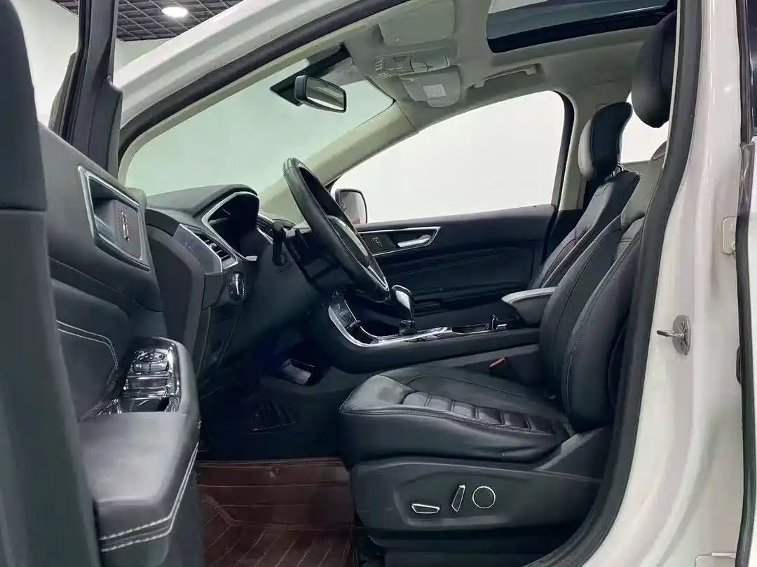 Фото 2 - Ford Edge