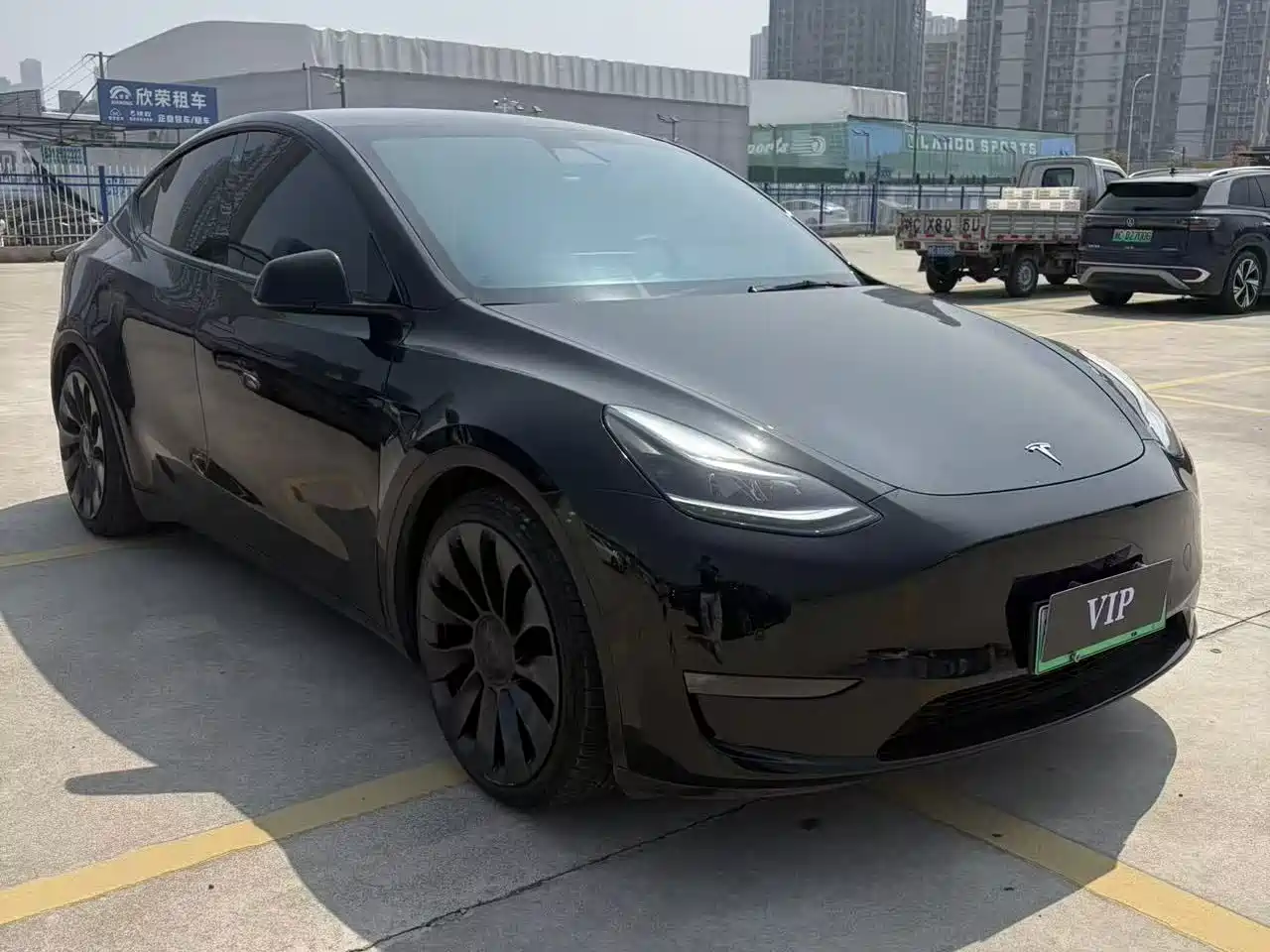 TESLA MODEL Y