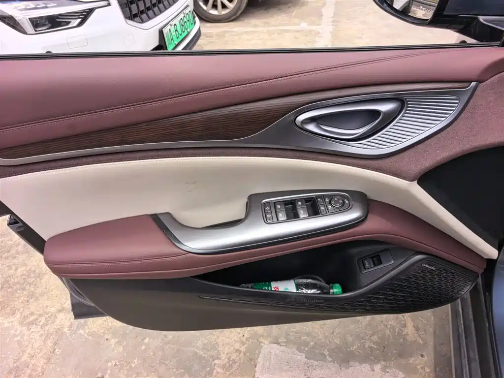 BYD Seal 2023 DM-i 1.5T 121km Flagship фото 8