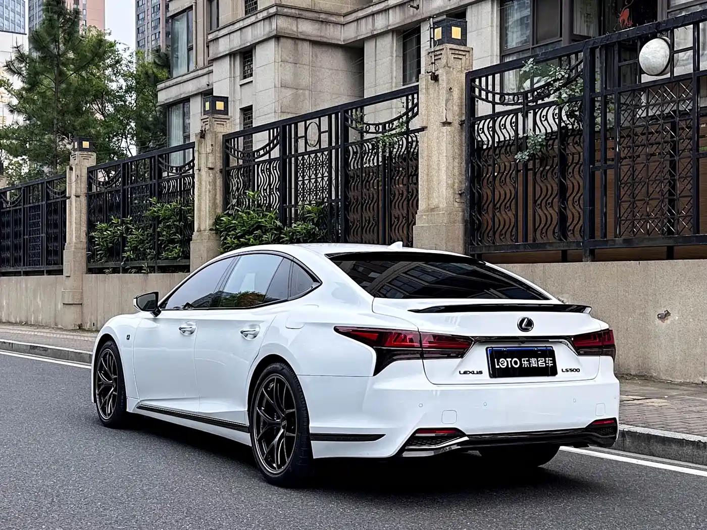 Lexus LS 2020 500h F SPORT (China VI) фото 4
