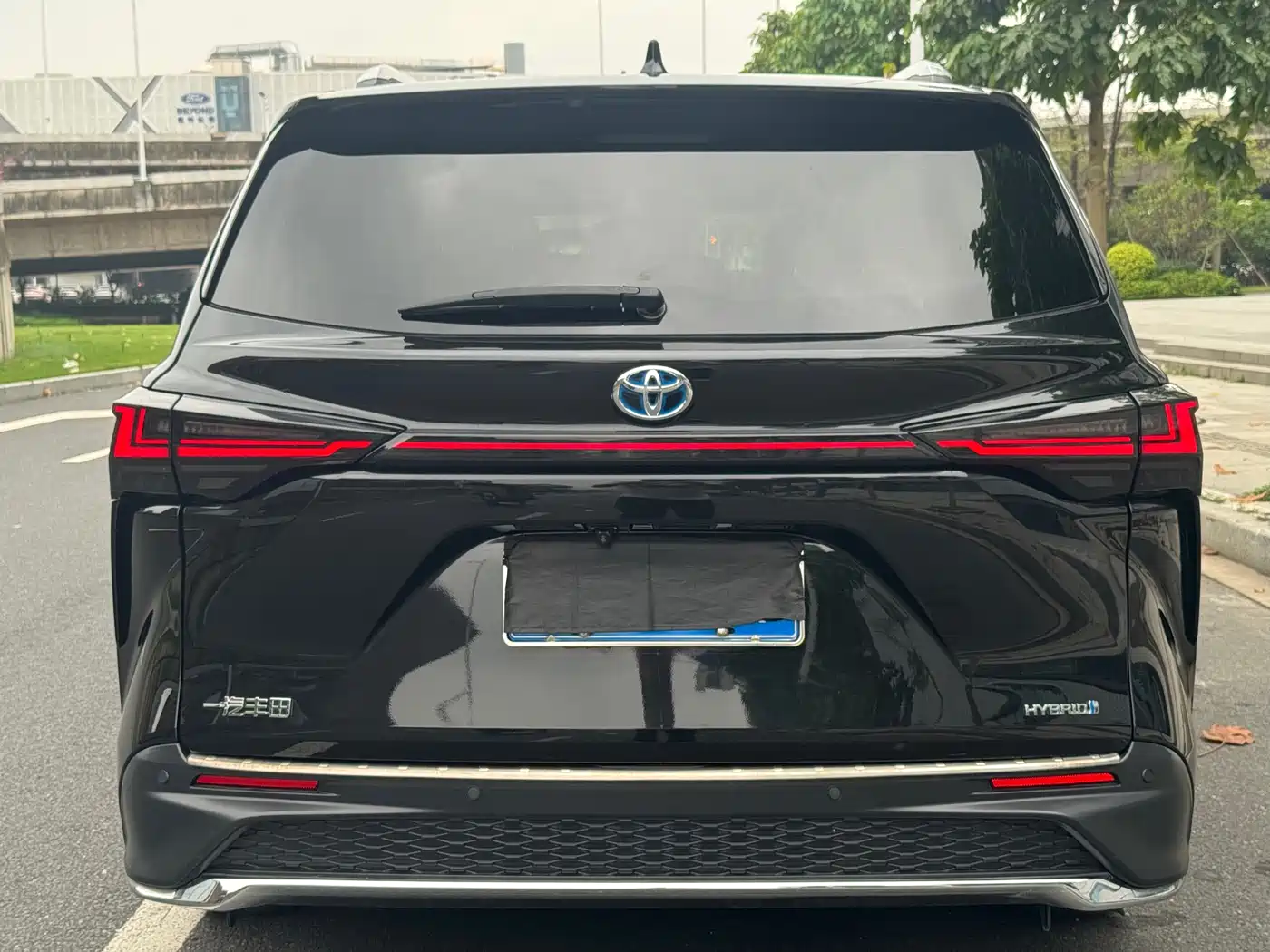 Toyota Granvia 2023 2.5L Hybrid Comfort Edition фото 7