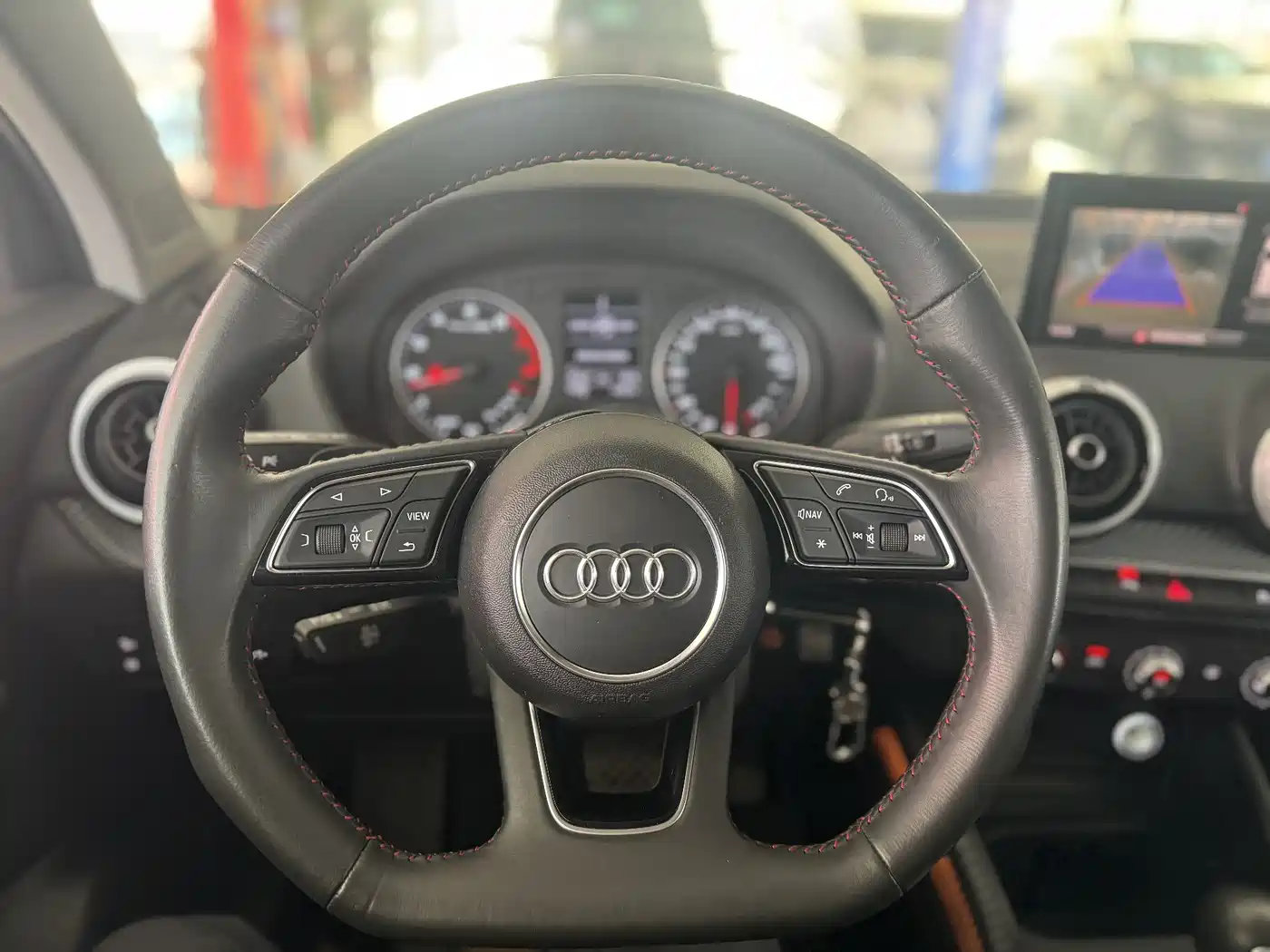 Фото 6 - Audi Q2L