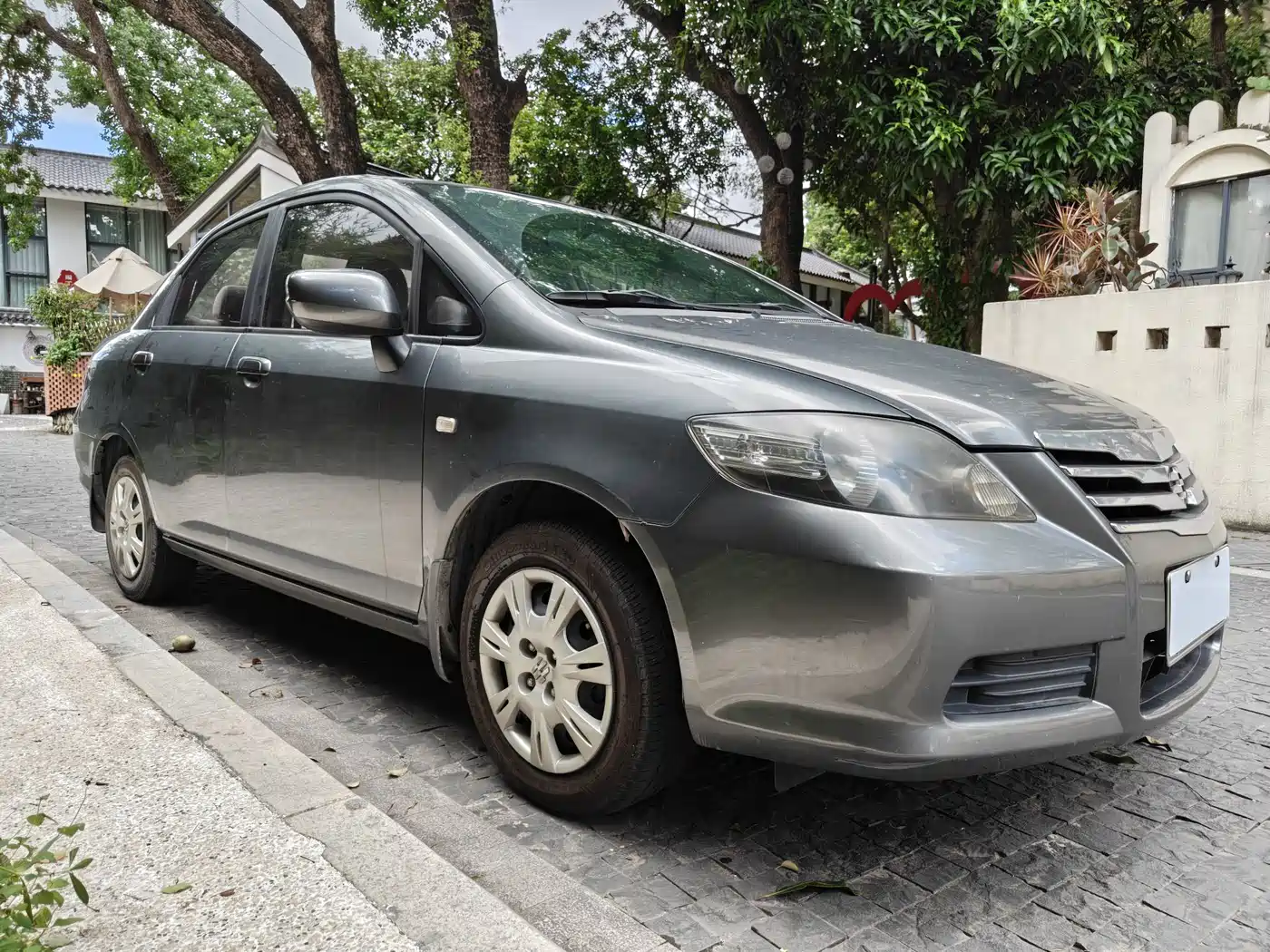 Everus S1 2012 2012 1.3L Automatic Comfort