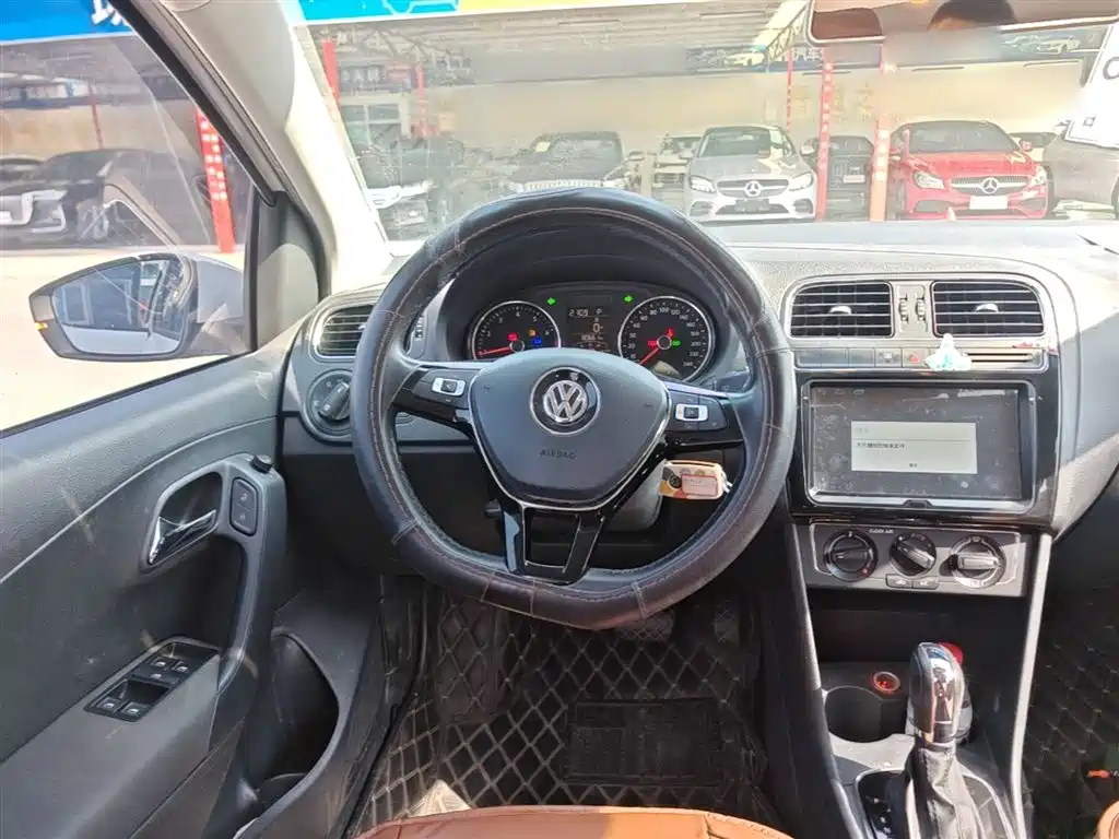 Volkswagen Polo 2016 1.6L Automatic Comfort фото 7