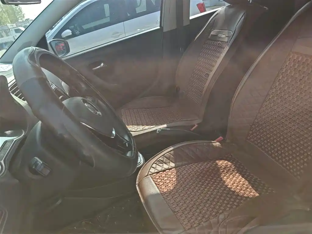 Volkswagen Polo 2016 1.6L Automatic Comfort фото 11