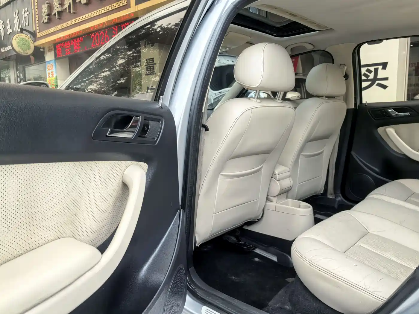Volkswagen Lavida 2011 1.6L Automatic Pinya Edition фото 11