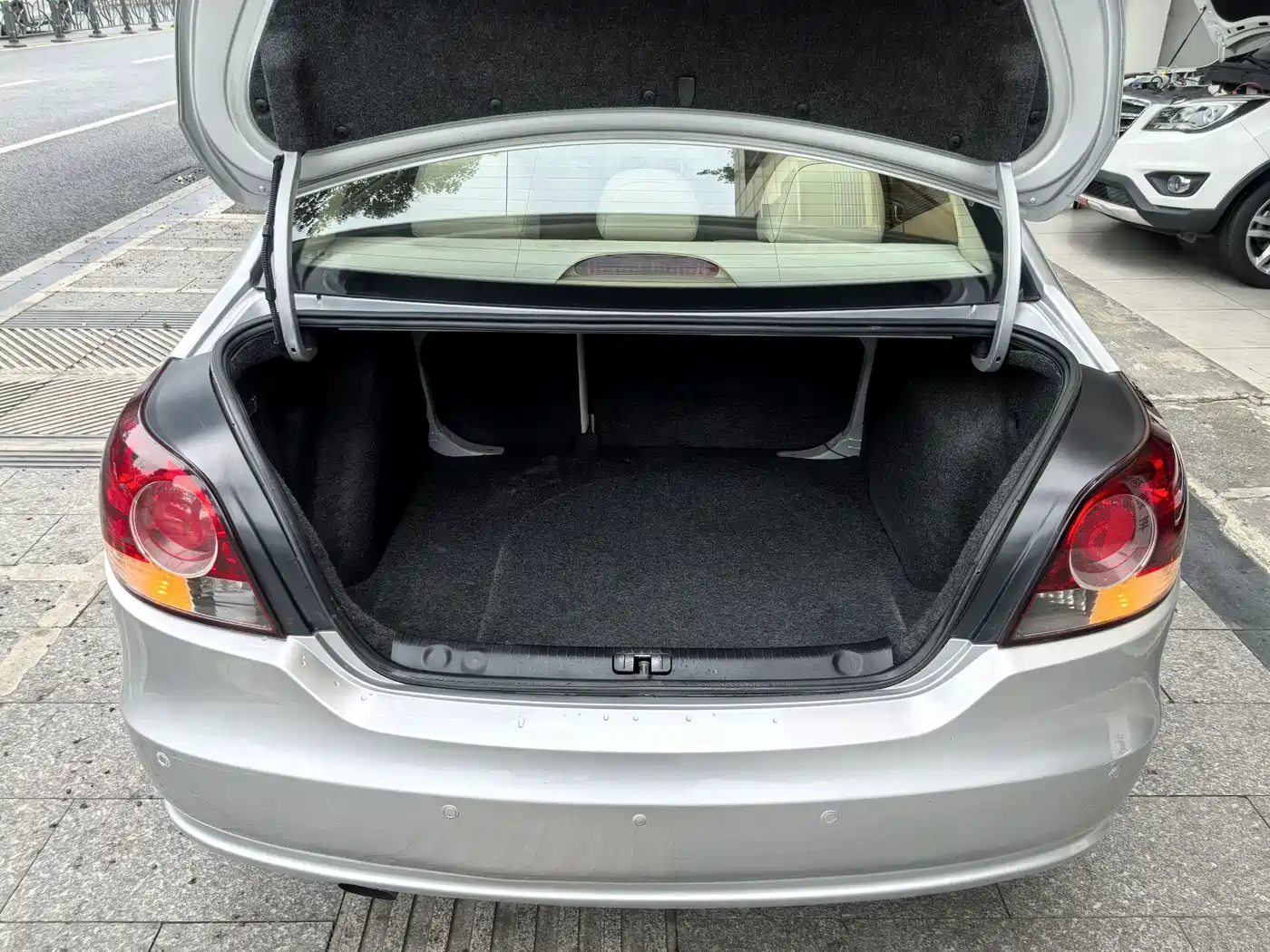 Volkswagen Lavida 2011 1.6L Automatic Pinya Edition фото 15
