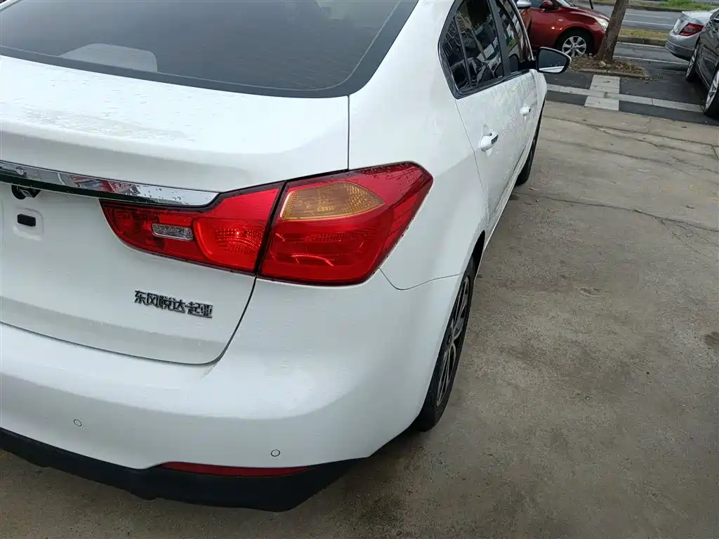 Kia K3 2015 1.6L Automatic GLS фото 8