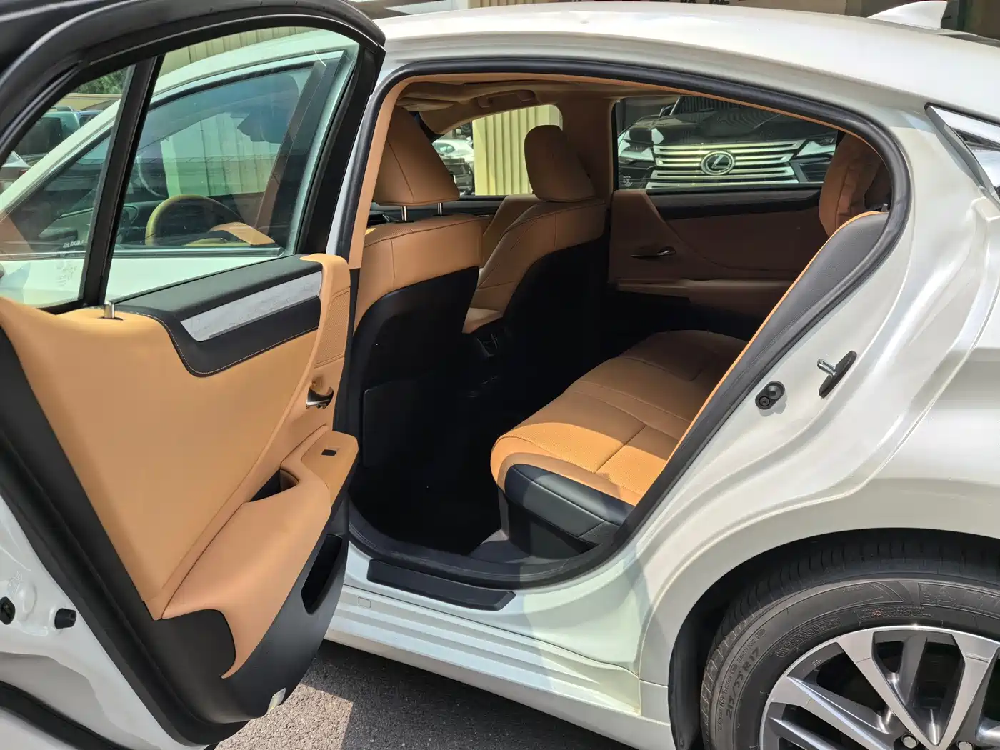 Lexus ES 2025 2025 300h Ultimate Edition