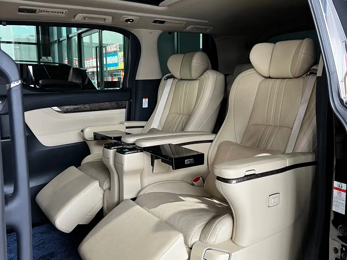 Toyota Vellfire 2021 Crown Hybrid 2.5L HV Premium Edition фото 7