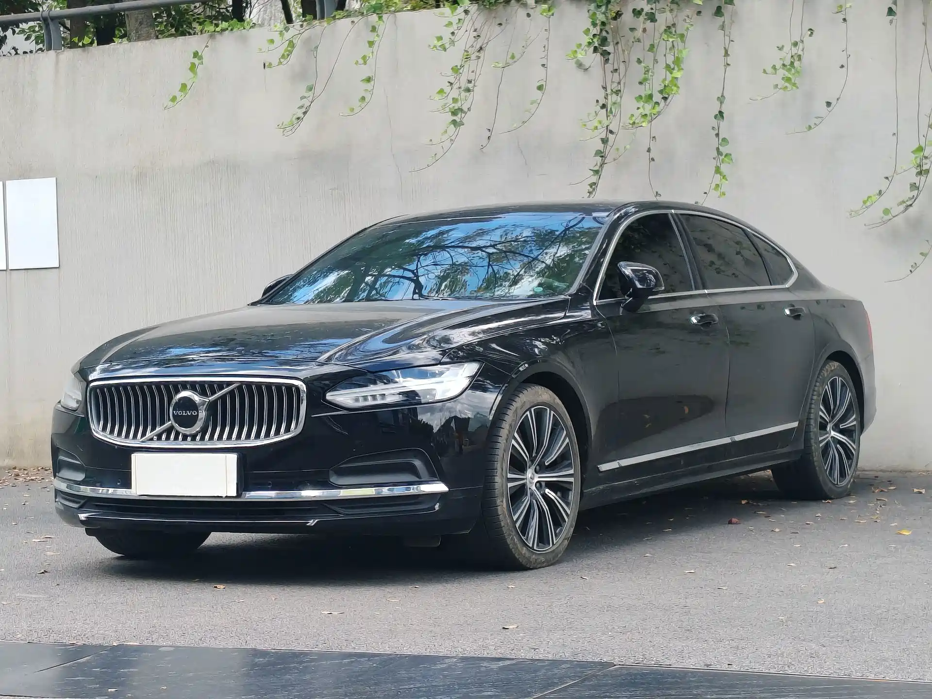 صورة 1 - Volvo S90