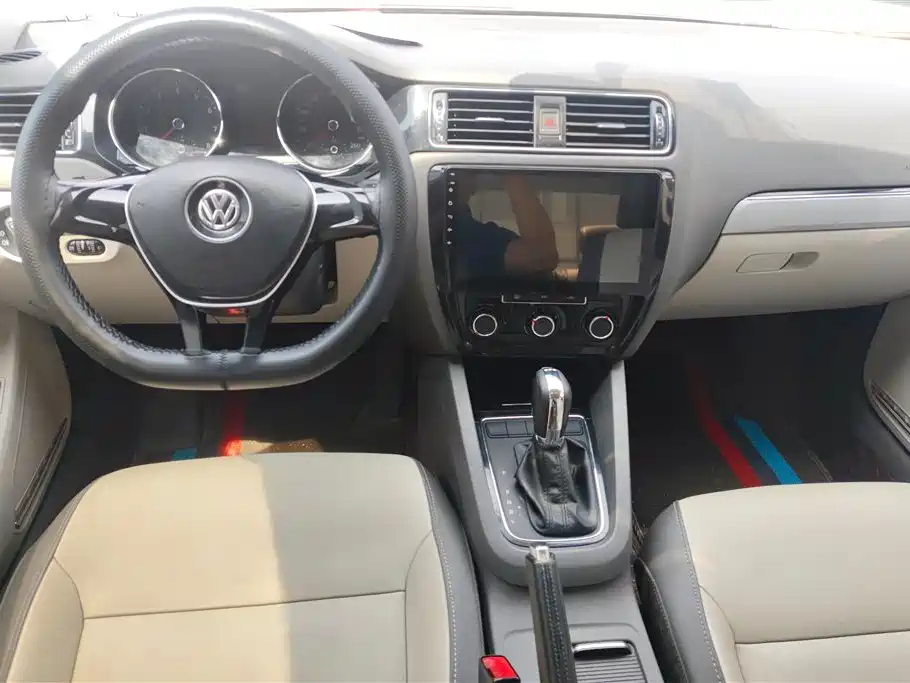 Volkswagen Sagitar 2015 230TSI Automatic Comfort фото 12