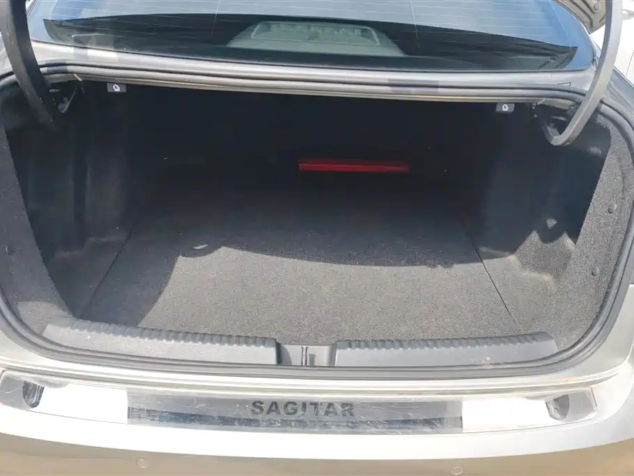 Volkswagen Sagitar 2015 230TSI Automatic Comfort фото 4