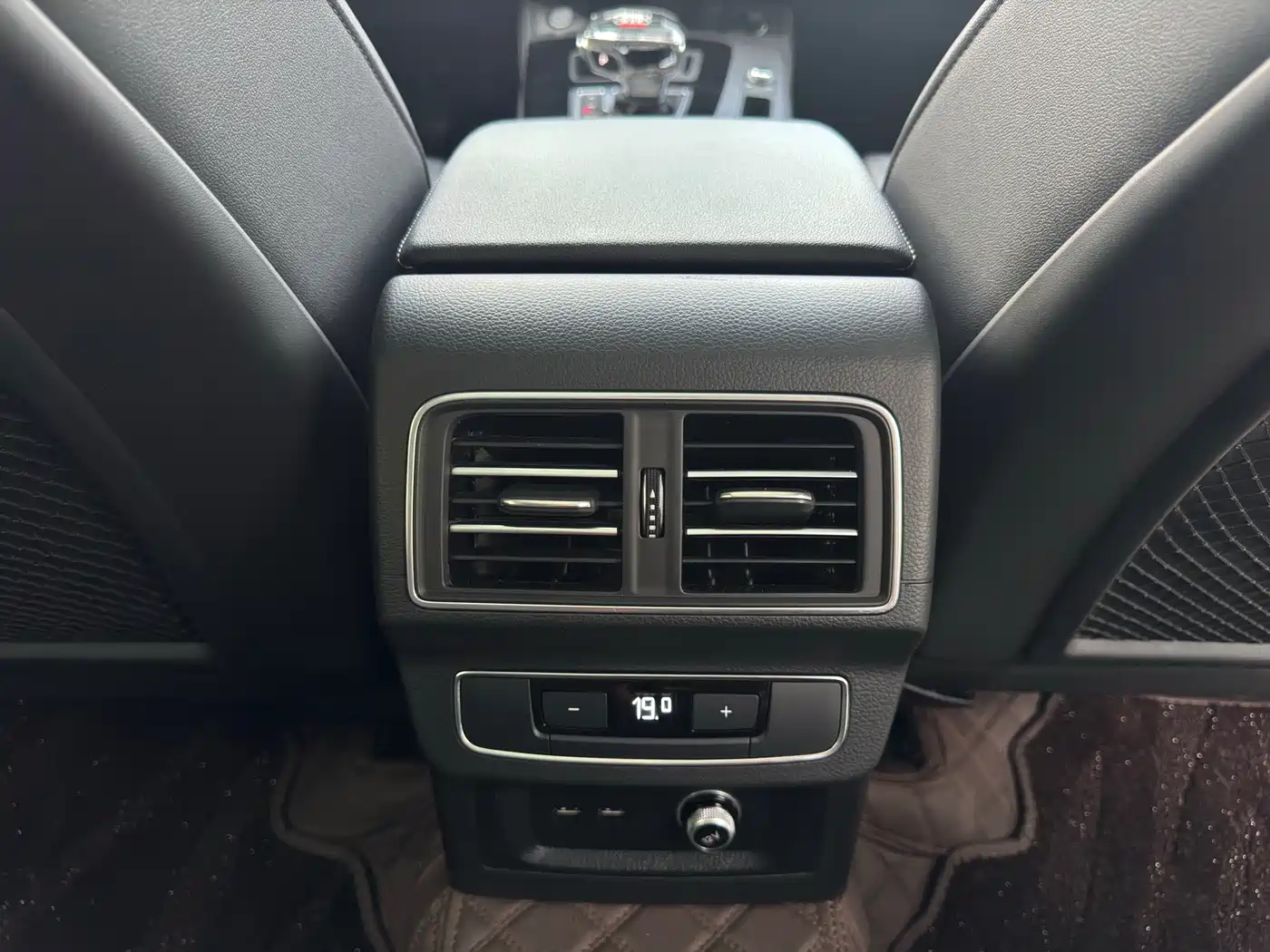 Audi Q5L 2023 40T Ice & Snow Sport Edition фото 10