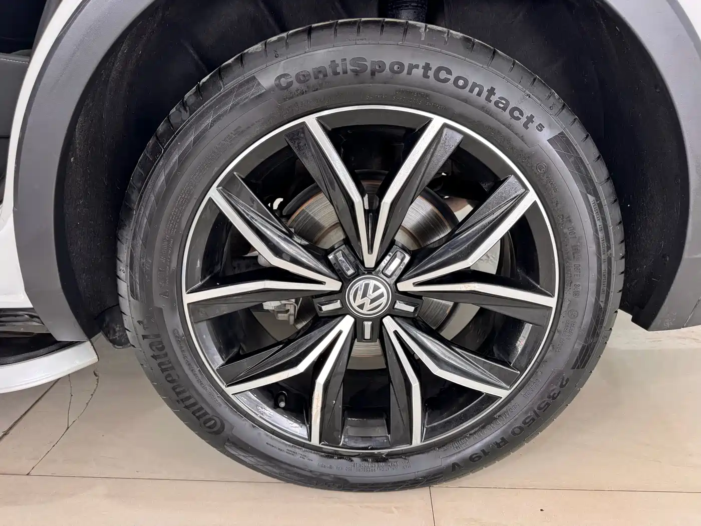 Volkswagen Tiguan L 2019 330TSI Automatic 2WD Smart Luxury Edition China VI фото 14
