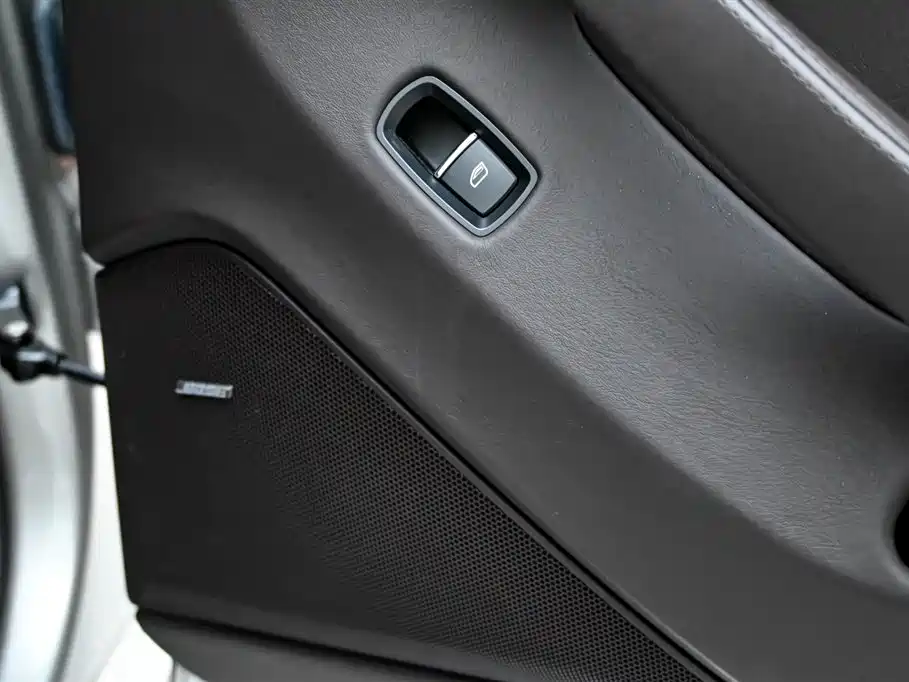Porsche Panamera 2010 Porsche Panamera Turbo 4.8T фото 22