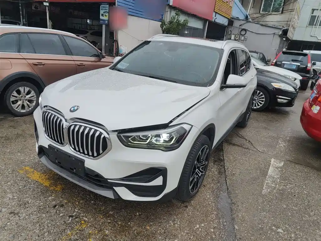 BMW X1 2021 Facelift sDrive20Li Fashion фото 2