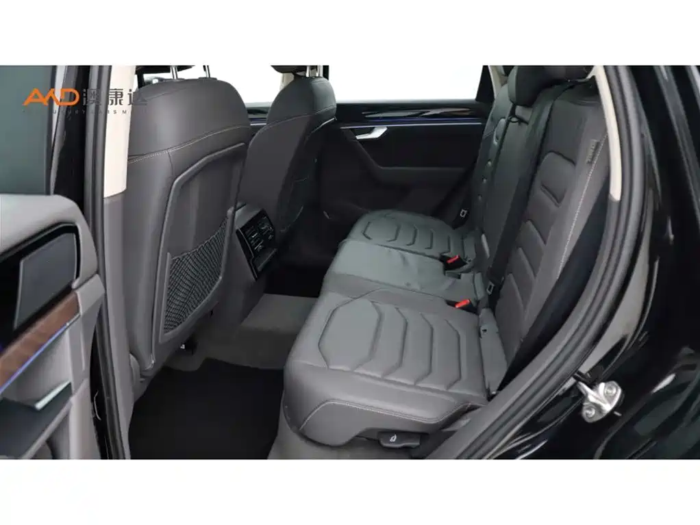 Volkswagen Touareg 2023 3.0TSI R-Line Classic Sports Package фото 7