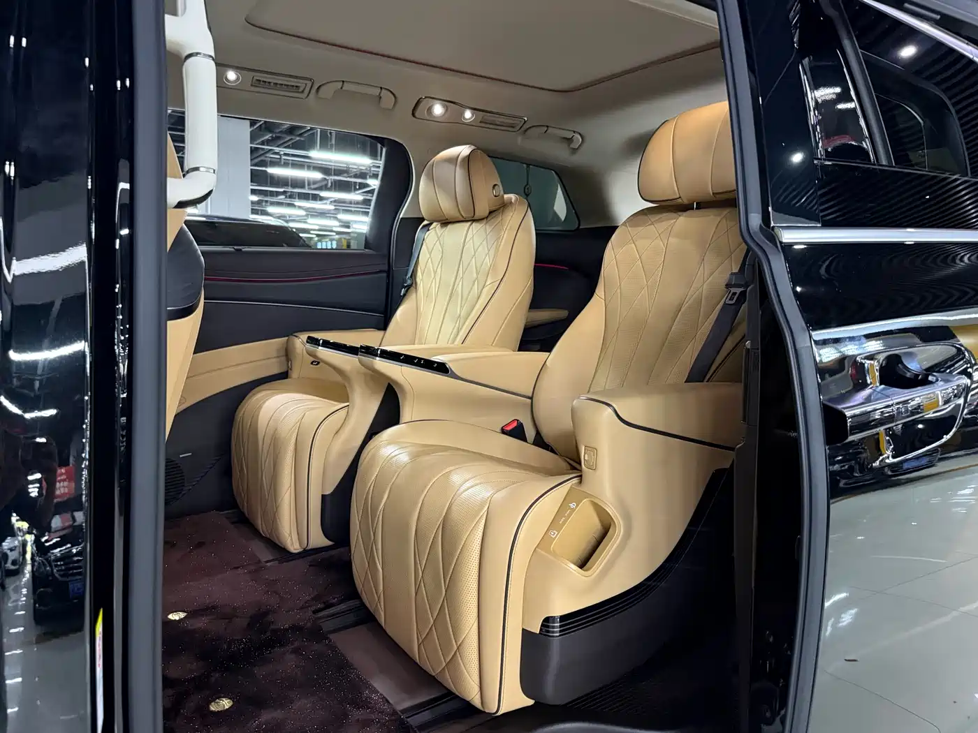 Denza D9 2024 DM-i 980 AWD Prestige фото 15