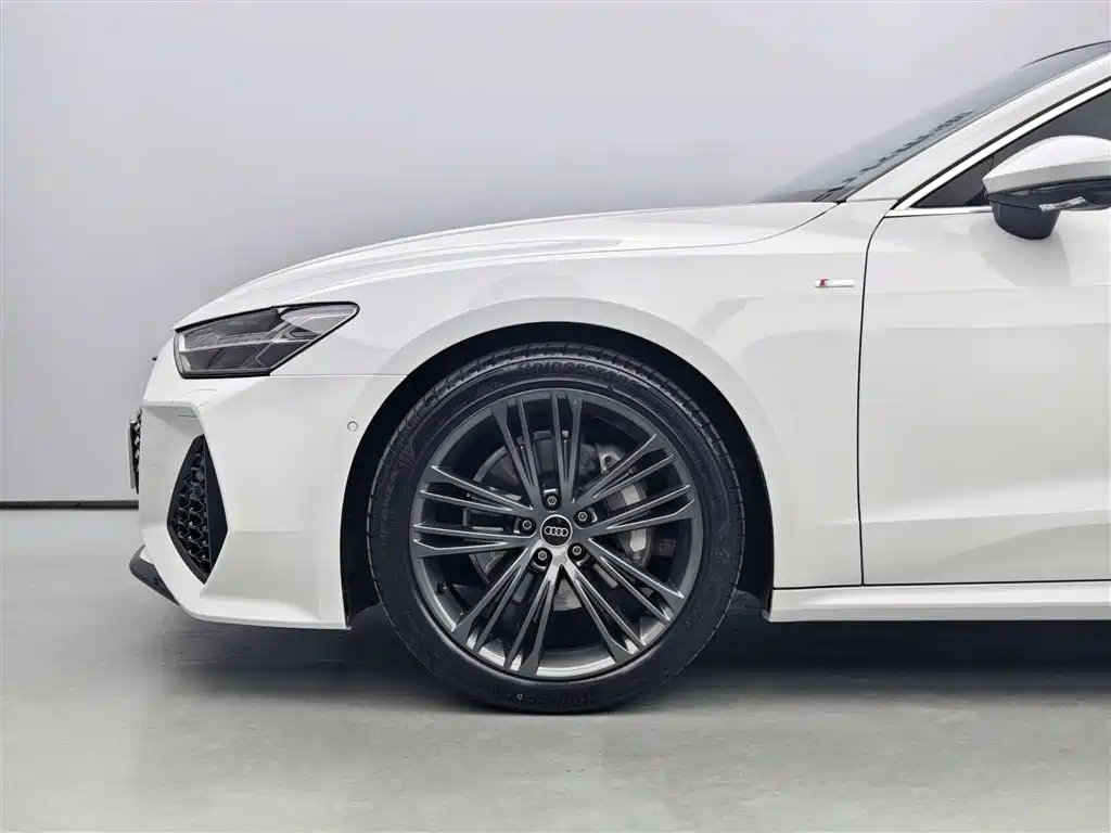 Audi A7 2023 Model 45 TFSI Premium Selection Edition фото 6