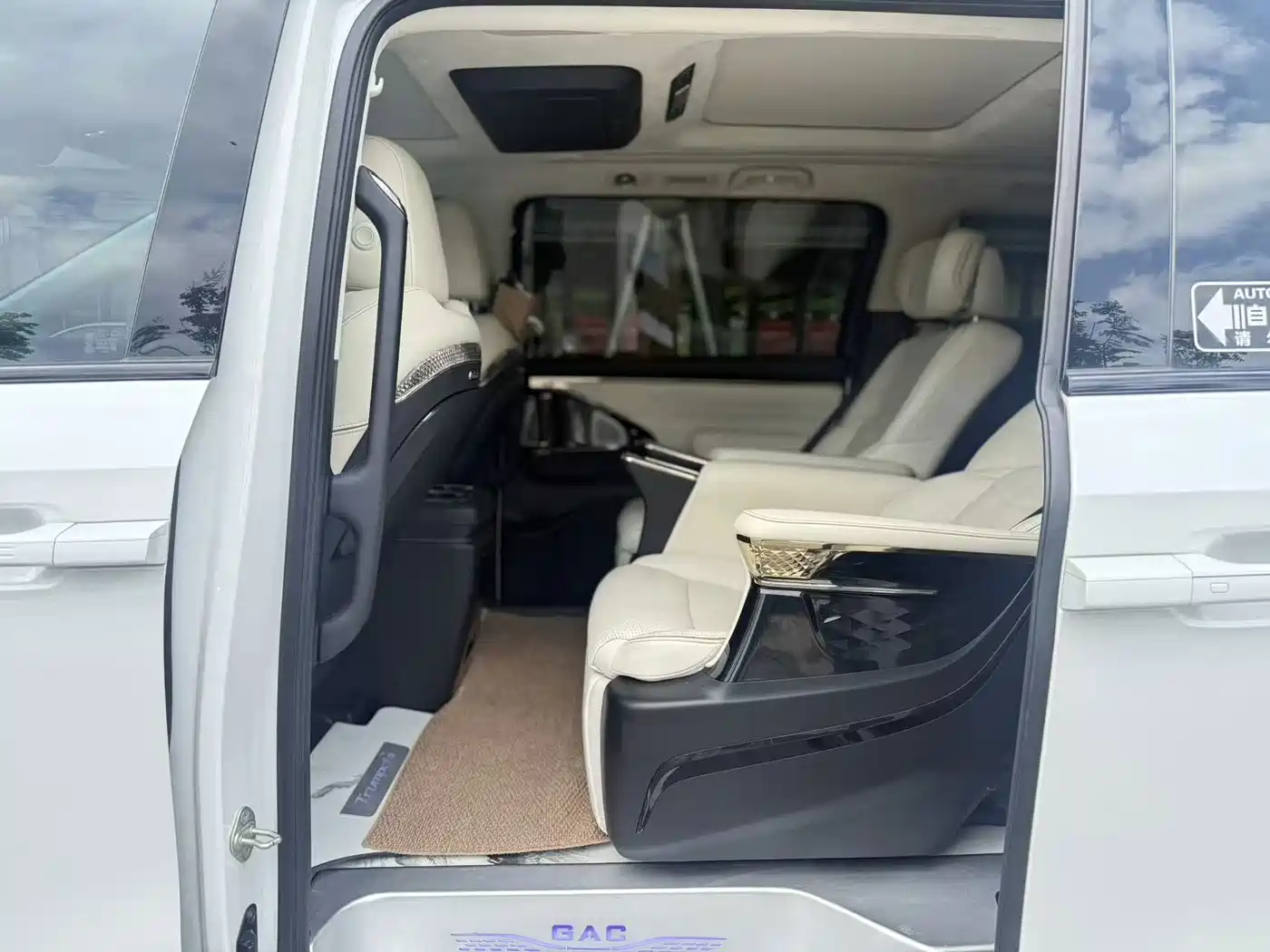 Фото 8 - GAC Trumpchi Trumpchi E9