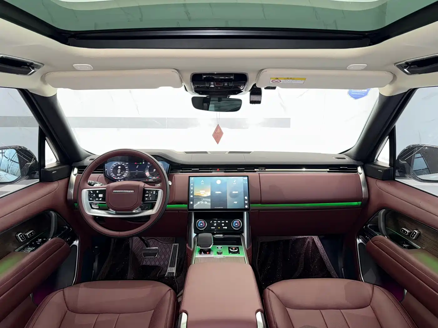 Land Rover Range Rover 2023 3.0 L6 400PS Golden Age Long Wheelbase фото 18