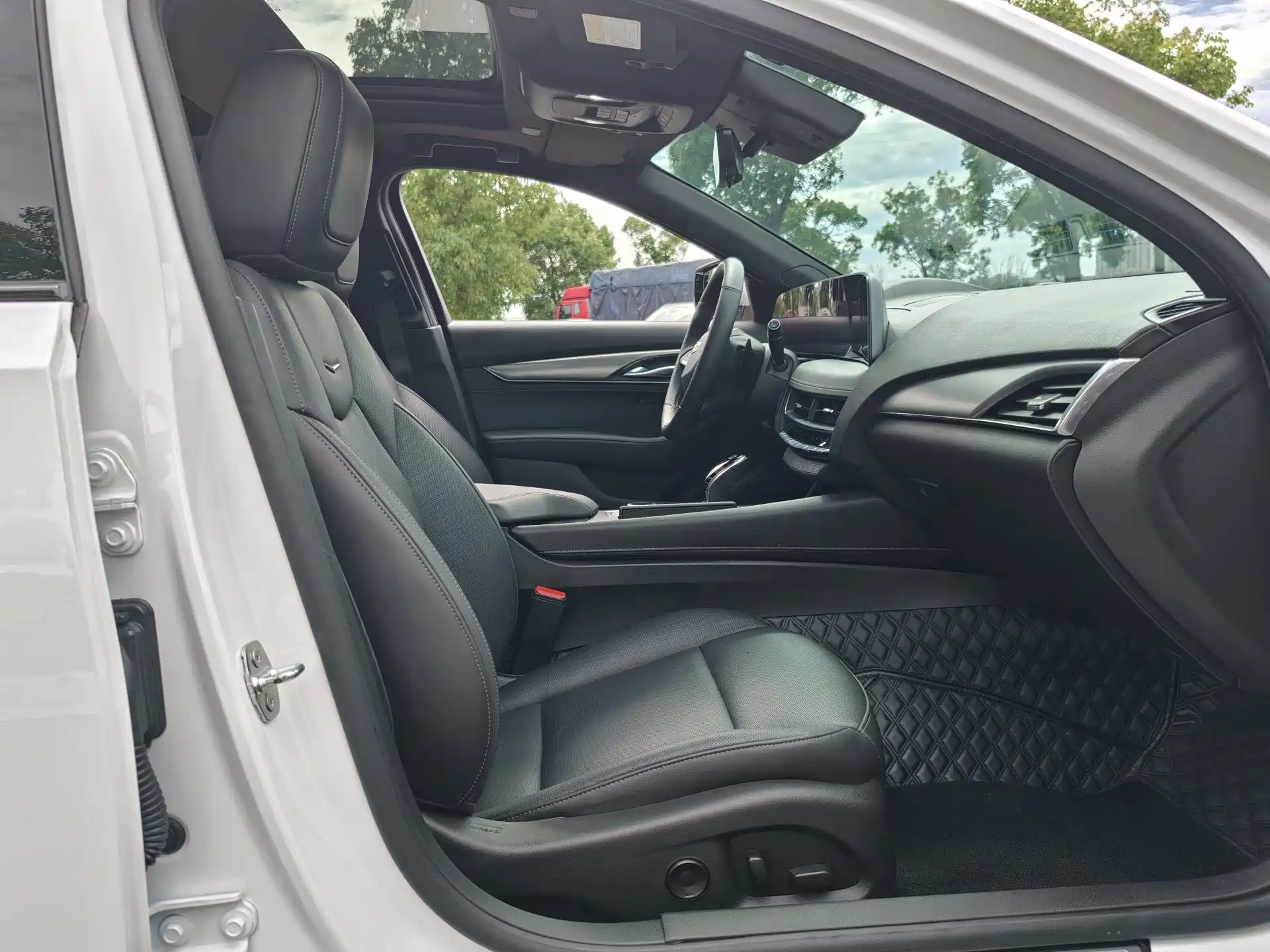 Фото 25 - Cadillac CT5