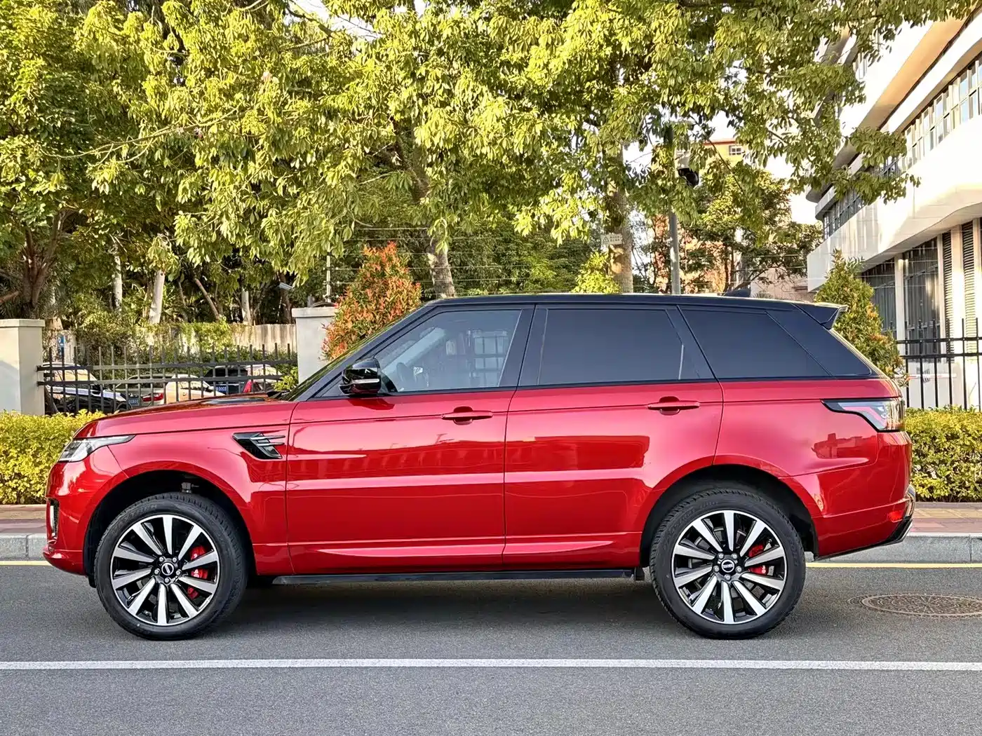 Land Rover Range Rover Sport 2020 3.0 L6 HSE DYNAMIC фото 3