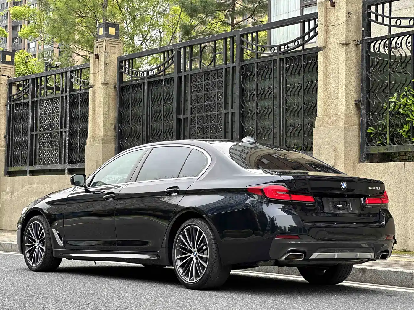 BMW 5 SERIES