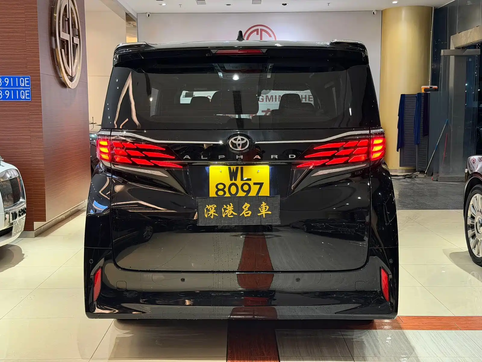 Photo 3 - Toyota Alphard
