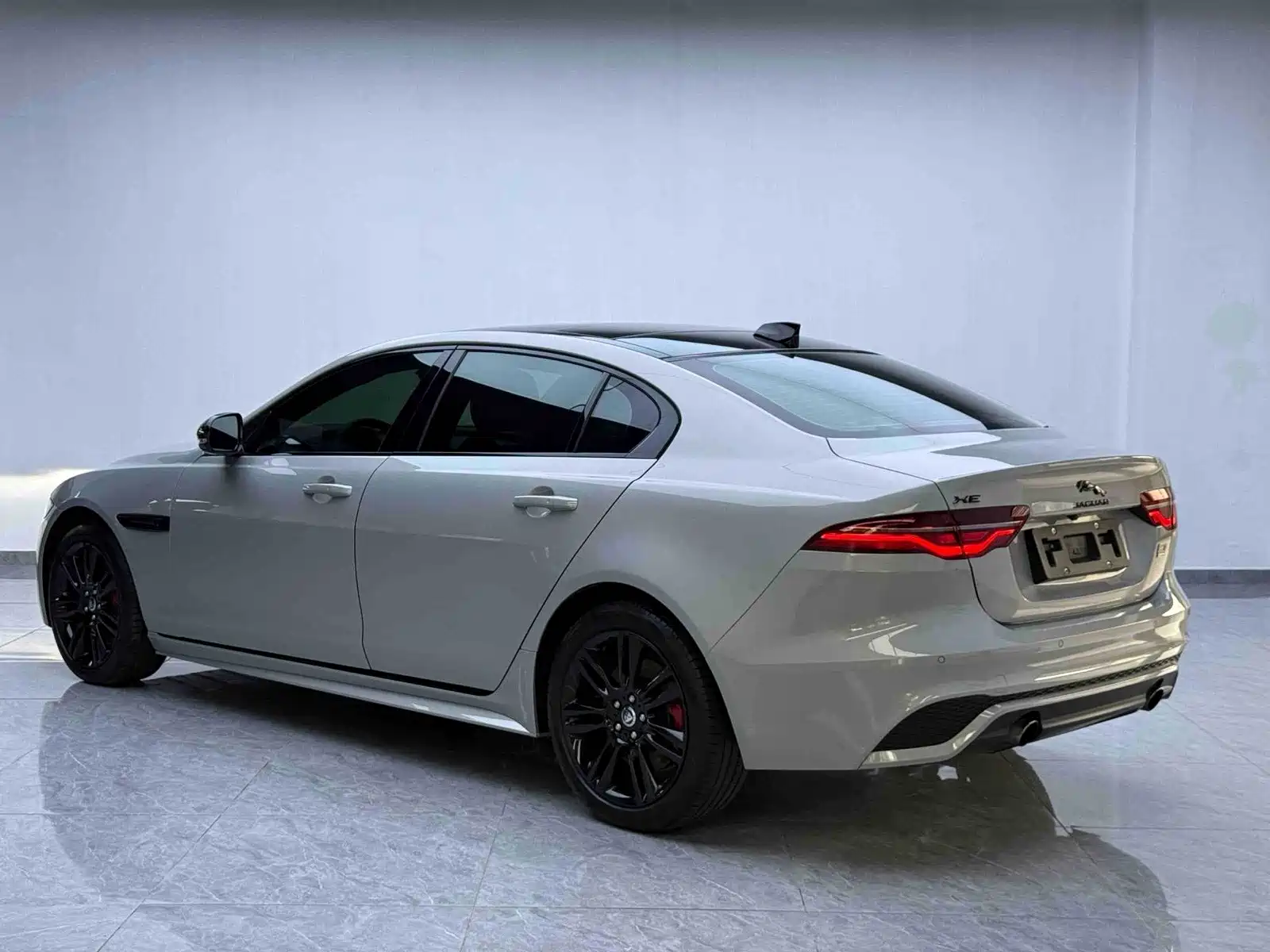 صورة 10 - Jaguar XEL