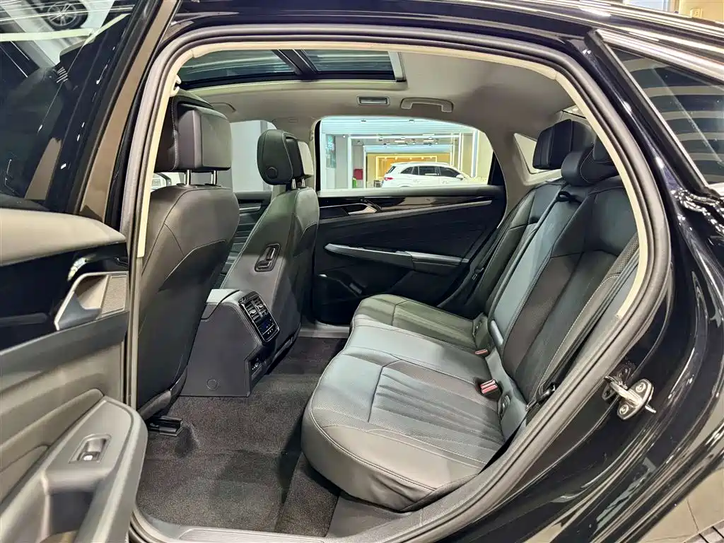 Volkswagen Passat 2024 380TSI Dragon Soaring Edition фото 28
