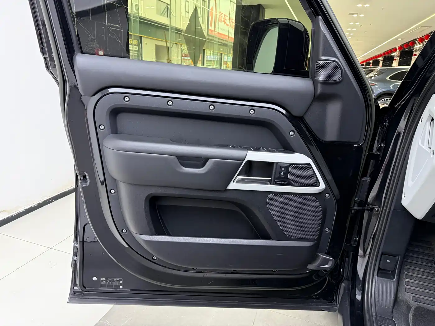 Land Rover Defender 2023 Model 110 3.0T P400 X-DYNAMIC HSE фото 8