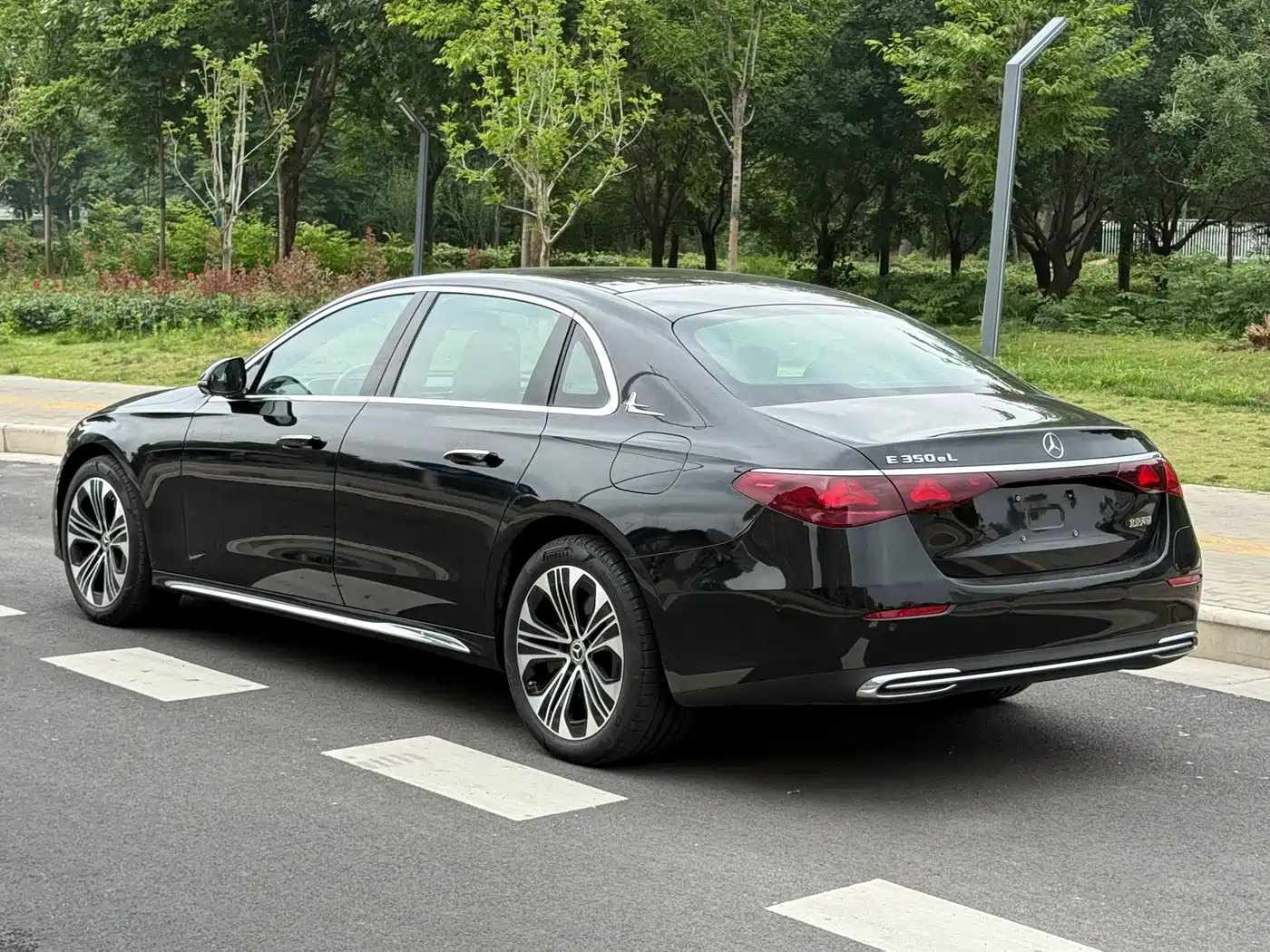 Mercedes-Benz E-Class New Energy 2024 E 350 e L Plug-in Hybrid Sedan фото 6