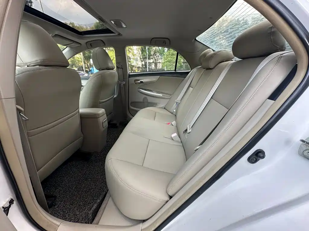 Photo 14 - Toyota Corolla