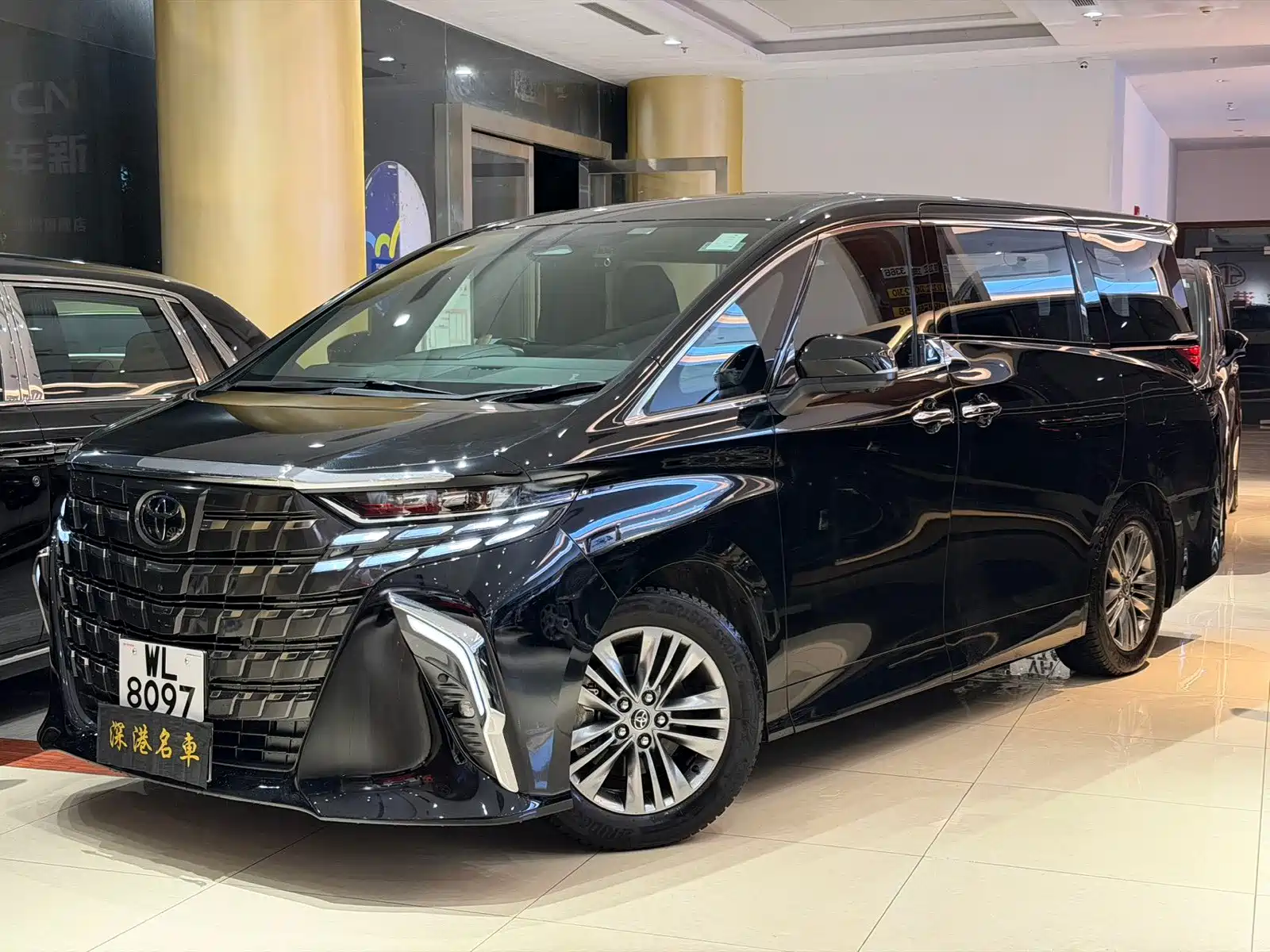 Photo 2 - Toyota Alphard