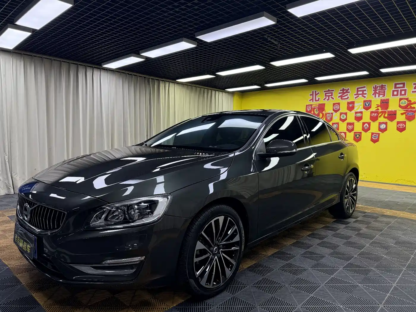 Фото 1 - Volvo S60