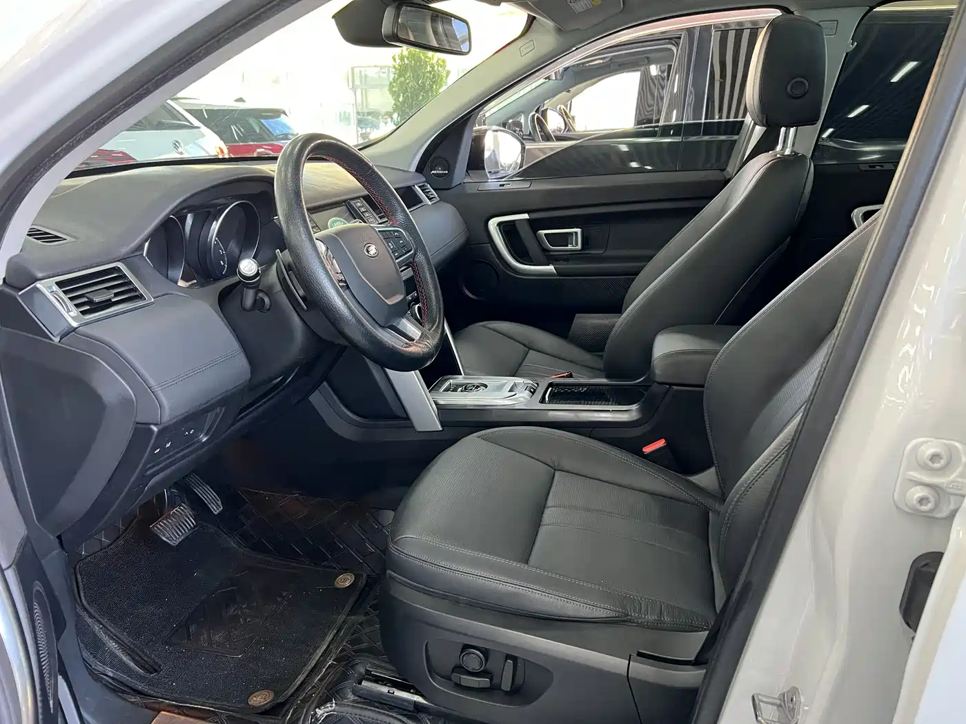 Land Rover Discovery Sport 2018 240PS SE Edition фото 4